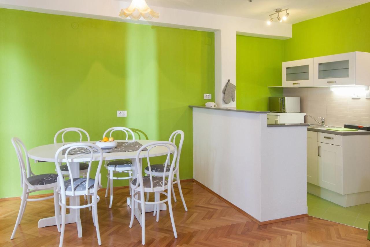 Vega Appartement *